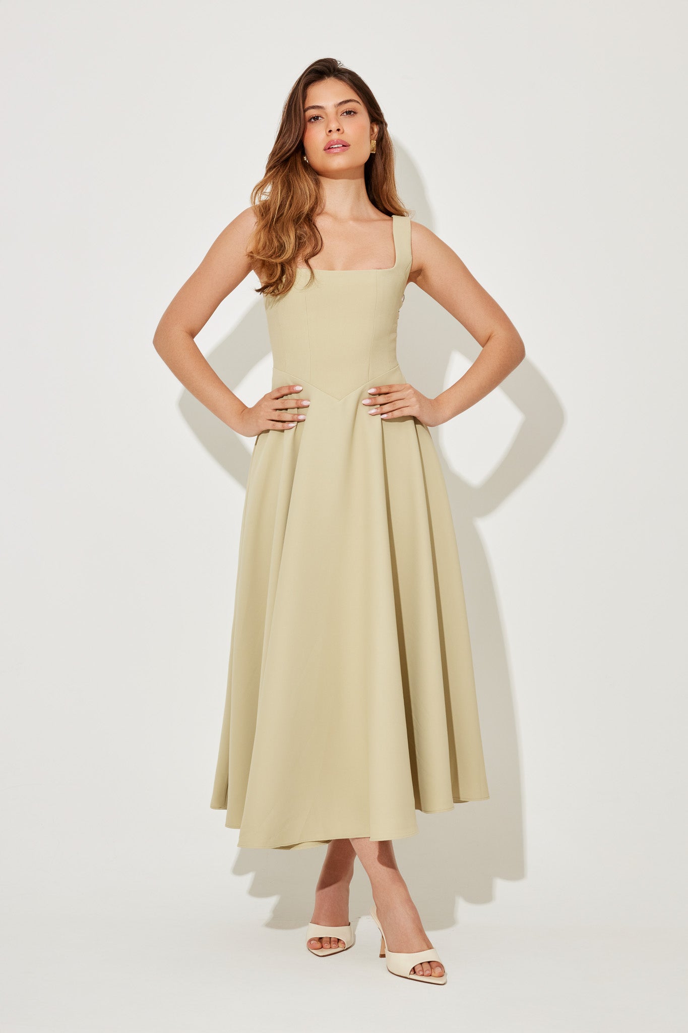 Kiara | Timeless Flowy Midi Dress