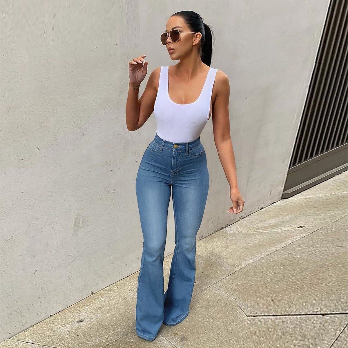 Nyra - Flared Fit Jeans