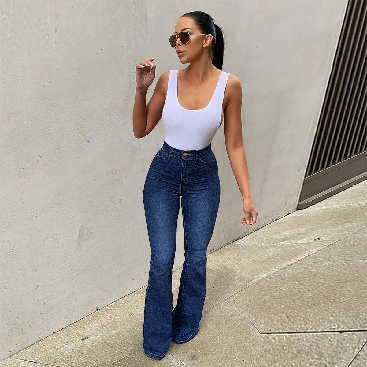 Nyra - Flared Fit Jeans
